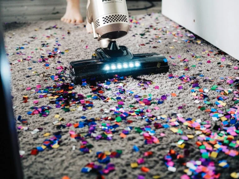Vacuum cleaner deep cleaning a carpet